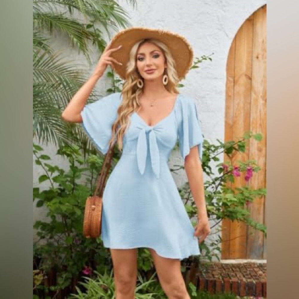Baby blue front tie cutout, a-line mini fluttered sleeves large